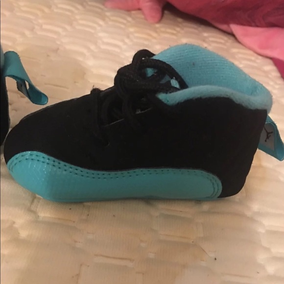 Jordan’s black and blue - Picture 2 of 2